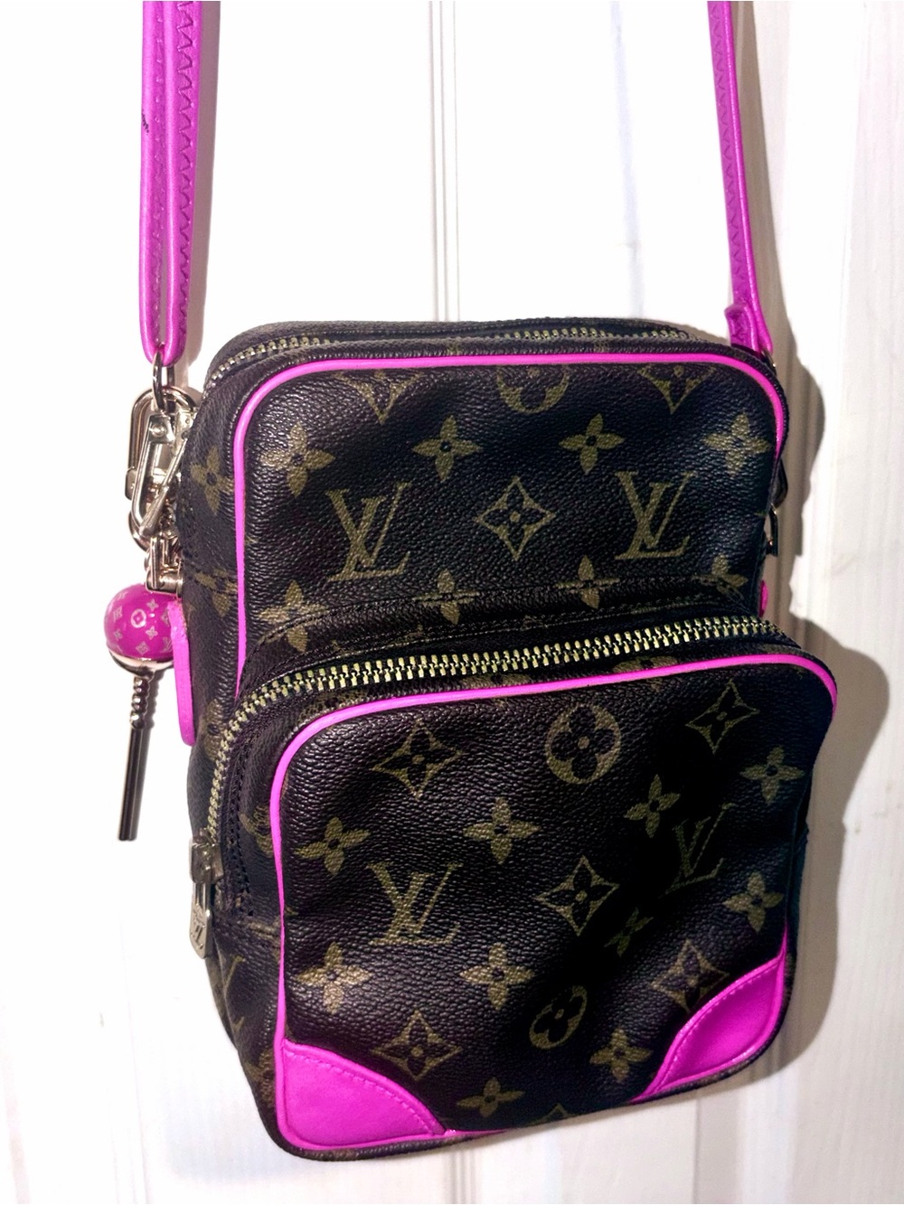 💯 Authentic Vintage Louis Vuitton 👜 LV Monogram Crossbody + 🆓 🎁 bag charm🍭